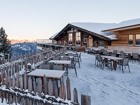 Eine der vielen Almhütten in Brixens Skigebiet